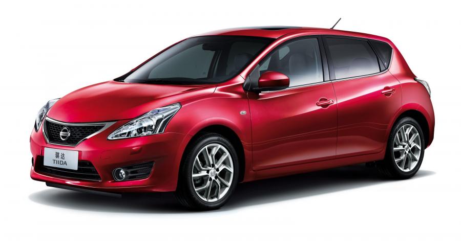  Nissan Tiida 2012 года  (фото 6 из 10)